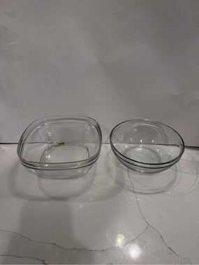 Rubbermaid Clear Glass Square Mixing Bowl and Round Anchor Hocking Mixing Bowl